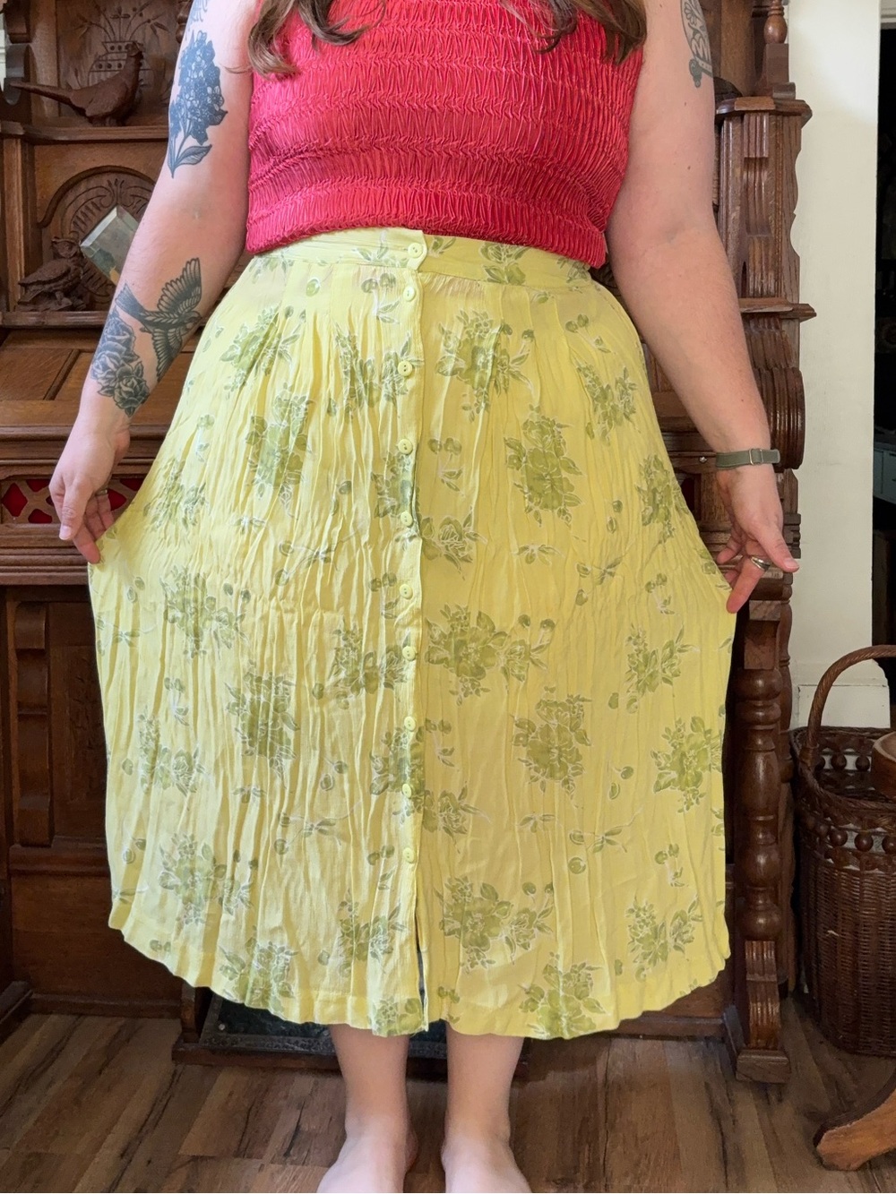 Gorgeous dainty vintage retro button up skirt